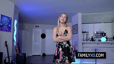 Alina Lopez faz sexo de POV com a enteada loira gostosa