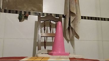 Cone de trânsito do Sr. Hankey tamanho XXL, perfeito para brincar