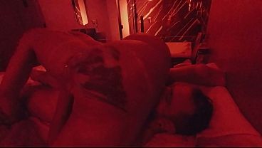 Marido e travesti trocam boquetes e filmam gozada anal juntos