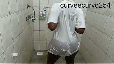 Molhamos, Rebolamos, Chupamos E Fodemos No Banheiro Do Romance